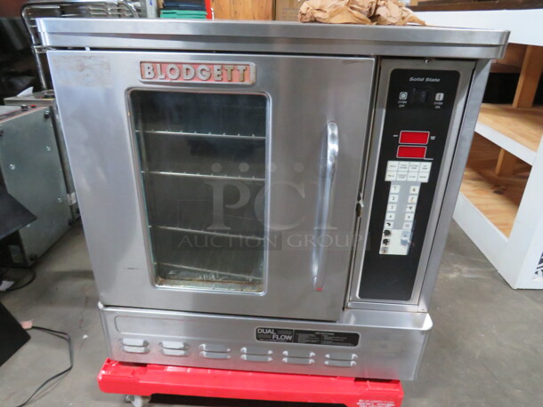 One WORKING Blodgett Half Size Dual Flow Natural Gas Convection Oven With 4 Racks. 30X21X30.5 - Image 1 of 3