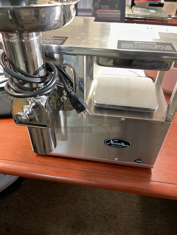 Working! Norwalk 280 Commercial Cold Press Juicer Premium Hydraulic   Recommended By GERSON THERAPY CLINIC Comes With Accessories 115 Volt NSF Tested and Working! - Image 4 of 8