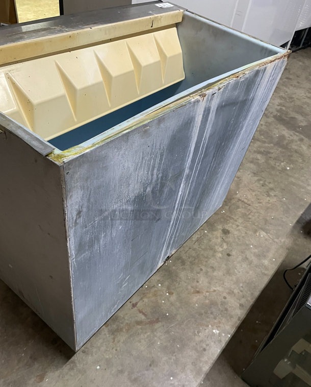 Ice Maker Bin 450lbs - Image 2 of 3