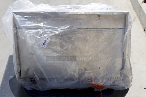 BRAND NEW SCRATCH & DENT! Regency 18" x 24" Underbar Ice Bin with 7 Circuit Post-Mix Cold Plate and Bottle Holders - 51 lb. 24x18-1/2x33 Back Right Leg Is Damaged.  - Image 4 of 10