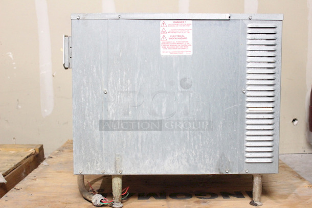 BEAUTIFUL! Taylor RC25N-27 Remote Condensing Unit Used With Frozen Margarita Dispenser. 208-230v/60hz/1ph  21-1/2x23-1/4x21-7/8.
Removed In Working Order From Fat Tuesday. - Image 4 of 6