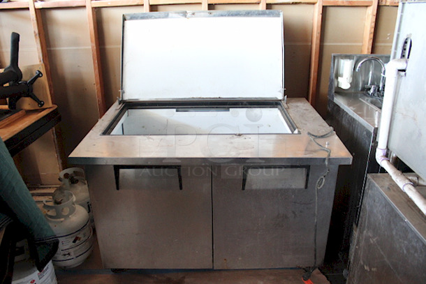 OUTSTANDING! True TSSU-48-18M-B Mega-Top Solid Door Sandwich/Salad Unit On Commercial Casters. 115v/60hz/1ph/15amps. TESTED! Turns On, Blows COLD Air. Unit Was Plugged In A Running While Photographing. 48-3/8x34-1/8x40-3/8 Normal wear and tear, minor cosmetic crack in lid, Dust From Storage.	 - Image 3 of 7