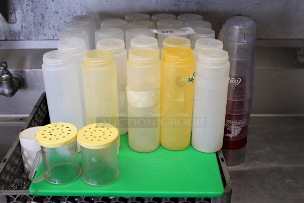 MASSIVE!! All-4-1 Lot Of Squeeze Bottles, Cutting Board, Glass Washing Rack, Shakers - Image 3 of 5