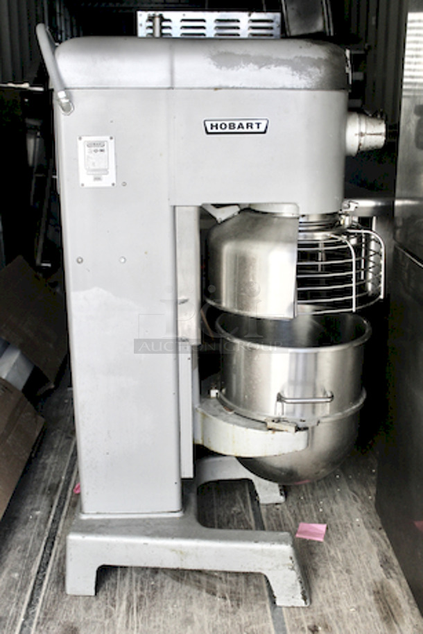 AMAZING! Hobart Model D340 40 Quart Mixer With 15 Min timer, Push Button on/off switches, 208v/3ph/60hz/1.5hp/5amp 575 lbs, Includes: SS Bowl, (2) Flat beaters &  Dough hook - 22 1/4" W x 30 1/4" D x 50 7/8" H - Image 6 of 8