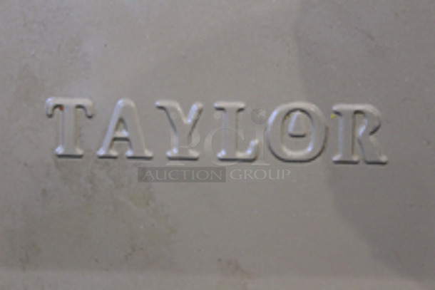 Taylor THD50 50 lb Portion Control Scale w/ 9" x 9" Platform. Mechanical Scale, analog, dial type, 50 lb. x 2 oz/22 kg x 100 g capacity, heavy duty, top loading counter model, fixed dial, sloped face, 9" x 9" stainless steel platform, internal stop mechanism, stainless steel construction, NSF Missing Lens. 
7x10-1/2x10-3/4
In Proper Working Order
*Damage to the face. 
 - Image 8 of 8