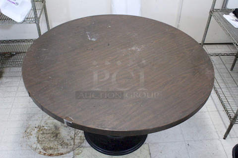 SWEET! 5ft Round Table With Heavy Duty Round Weighted Base.