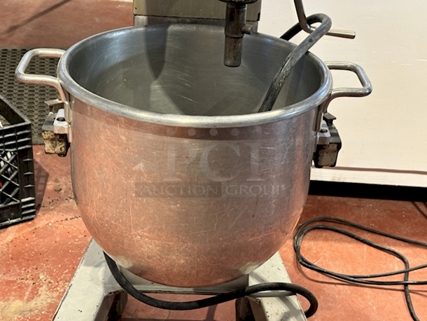 PERFECT SIZE! Hobart D-300 30qt Planetary Mixer With 30qt: Bowl, Paddle, Wire Whip and Dough Hook. 3 Gears, Manual Bowl Lift, 115v 1ph - Image 11 of 12