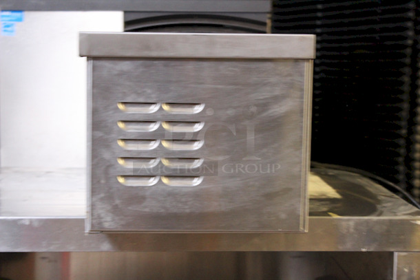 BEAUTIFUL! Star Mfg 526CMA, 1,600 Watt Electric Cheesemelter, Countertop, Infrared Quartz, 120V. Includes Legs and Manual
25-3/4x12-7/8x13 - Image 2 of 5