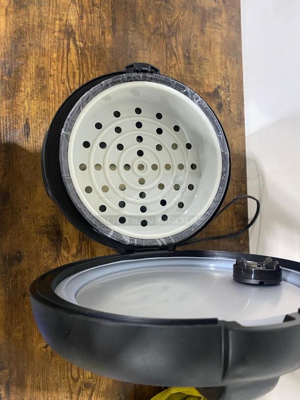 Insignia 20 cup rice cooker - Image 2 of 4