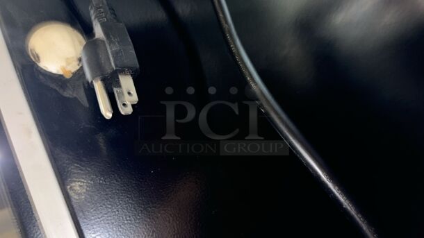 Dukers DSM-40SR Commercial Glass Sliding 2-Door Merchandiser Refrigerator in Black
 - Image 5 of 6