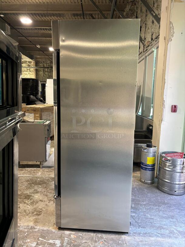 True TS-23FG - 23 Cu. ft. Glass Door Stainless Steel Freezer - Image 4 of 5