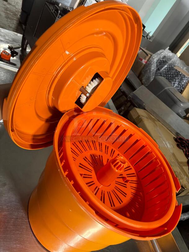 5 Gallon Large Commercial Salad Spinners and Lettuce Spinner
 - Image 3 of 4