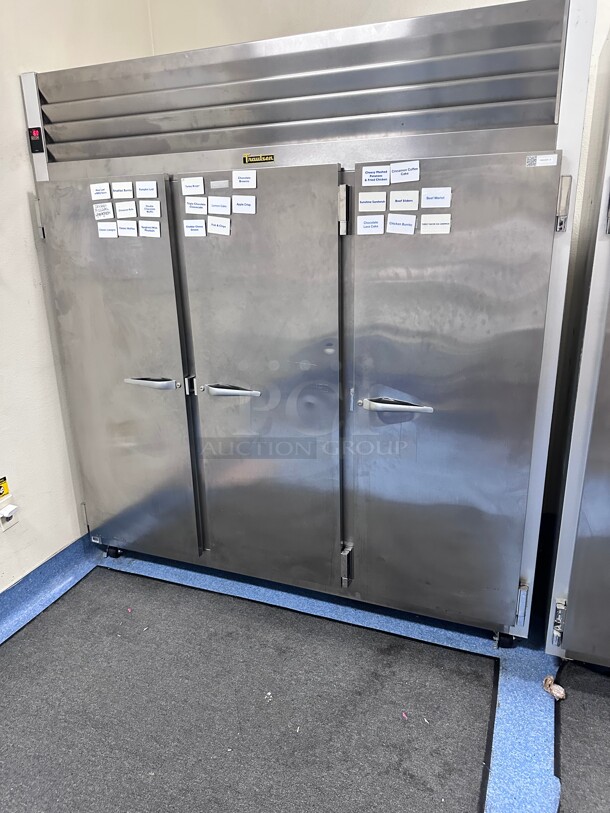 Late Model! Traulsen G31010 77 inch G Series Solid Door Reach-In Freezer with Left / Right / Right Hinged Doors 115 Volt Tested and Working! - Image 3 of 10