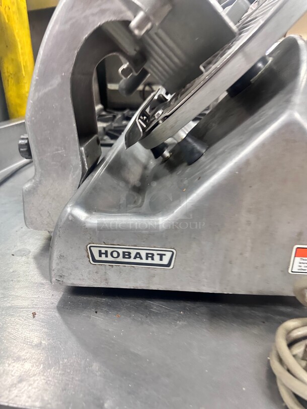 Excellent Condition  Hobart 2612 Commercial Manual Deli Meat Slicer 12" 115 Volt Tested and Working - Image 5 of 6