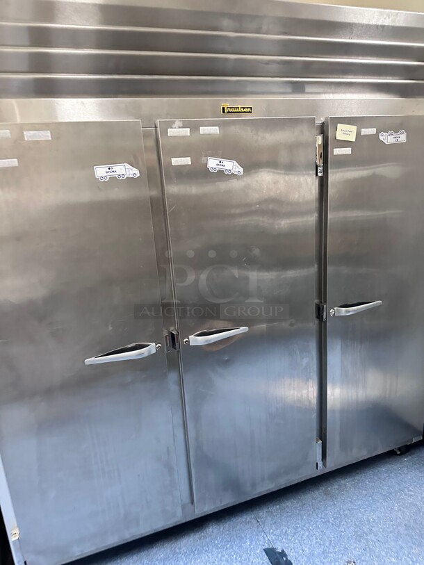 Late Model! Traulsen G31010 77 inch G Series Solid Door Reach-In Freezer with Left / Right / Right Hinged Doors 115 Volt Tested and Working! - Image 3 of 5