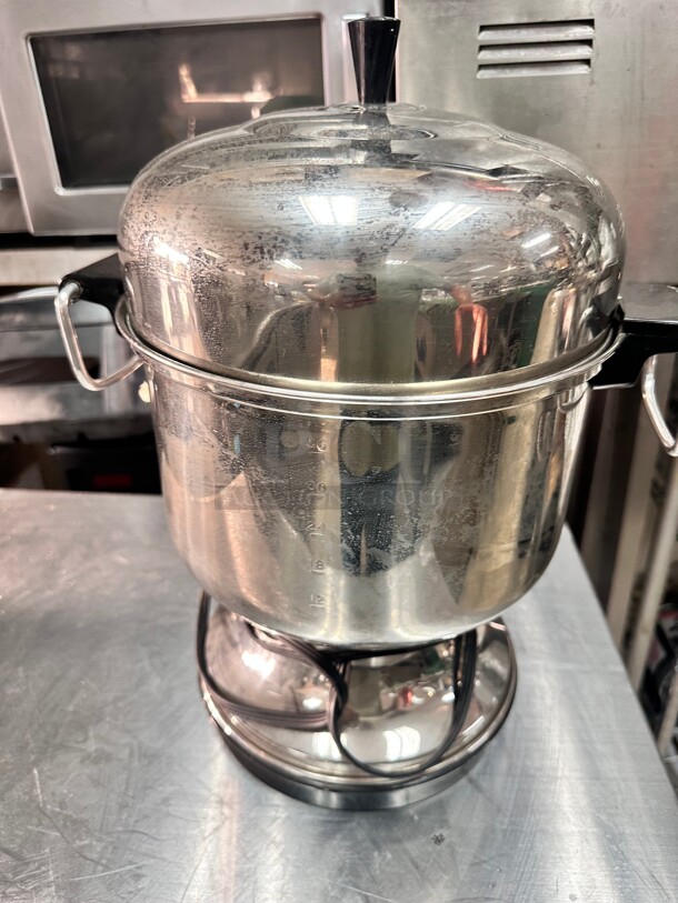 Farberware 36 Cup Buffet Coffee Urn Model L1360 115 Volt  - Image 5 of 9