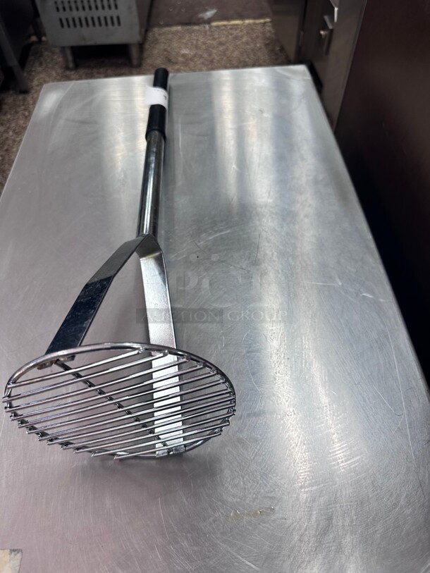 Tablecraft 24 inch Stainless Steel Round-Faced Potato/Bean Masher NSF  - Image 3 of 5