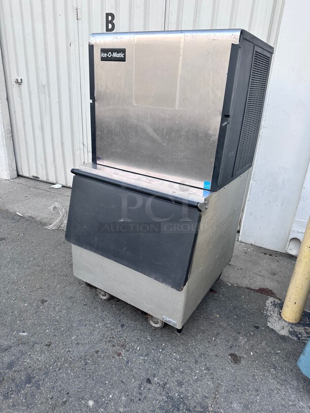 Certified Working! Ice-O-Matic ICE1006HA - 30 inch Ice Machine Cuber Head With Ice Bin - Air Cooled, 1000  lbs. Production Per Day 220 Volt 1 Phase NSF - Image 7 of 9
