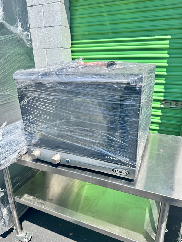 One Year Old Cadco XAF-023 Single Half Size Electric Convection Oven - 2.7 kW, 208v/1ph - Image 2 of 9