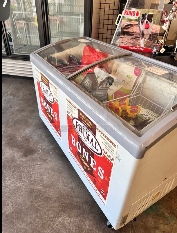 Late Model Levella 10.9 ft³ Curved Glass Door Freezer/refrigerator Display 115 Volt Working - Image 3 of 7