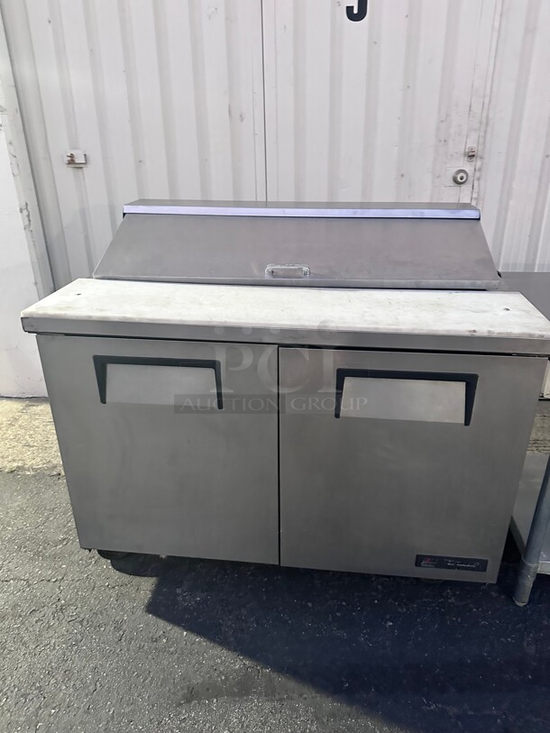 True TSSU-48-12 48 Inch Sandwich/Salad Prep Table w/ Refrigerated Base, 115v NSF  - Image 4 of 8