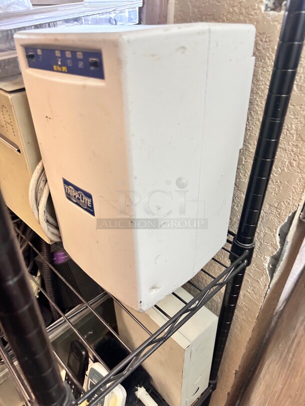 Tripp Lite SMART 700HG UPS Commercial Power Protection 20V Tested and Working - Image 5 of 5
