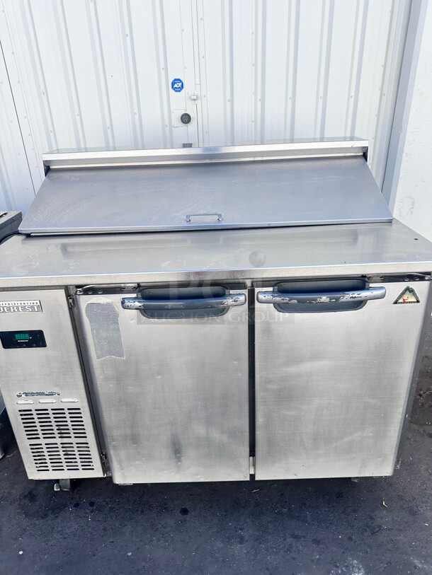 Everest 48" Sandwich Prep Table with Refrigerated Base 115 Volt Working  - Image 4 of 8