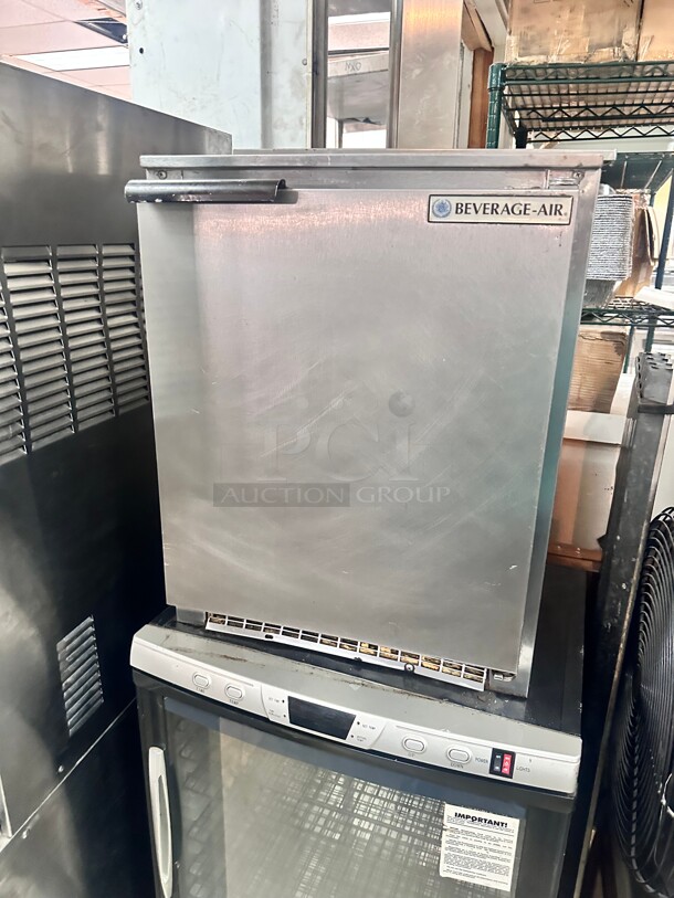 Beverage Air UCR20 20"W Undercounter Refrigerator one Door, 115v Tested and Working - Image 2 of 4