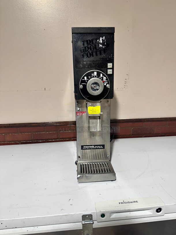 Late Model Grindmaster 875S/BLACK 3 lb. Coffee Grinder | Black 115 Volt Working - Image 9 of 9