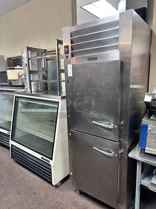 Late Model Traulsen G14300 Full Height Insulated Mobile Heated Cabinet w/ (3) Pan Capacity, 208v/1ph NSF Working - Image 3 of 6