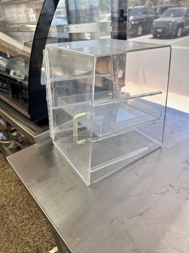 Commercial Counter Top Dry Display 
10x14x13 - Image 1 of 6
