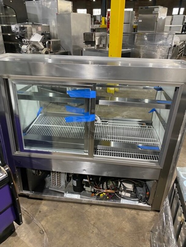 Leader Commercial Refrigerated Deli/ Bakery Display Case Merchandiser! With Curved Front Glass! With Rear Access Doors! - Image 4 of 8