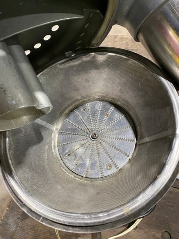 Commercial Countertop Electric Powered Juicer! All Stainless Steel! Model: WFA3000 110V - Image 5 of 6