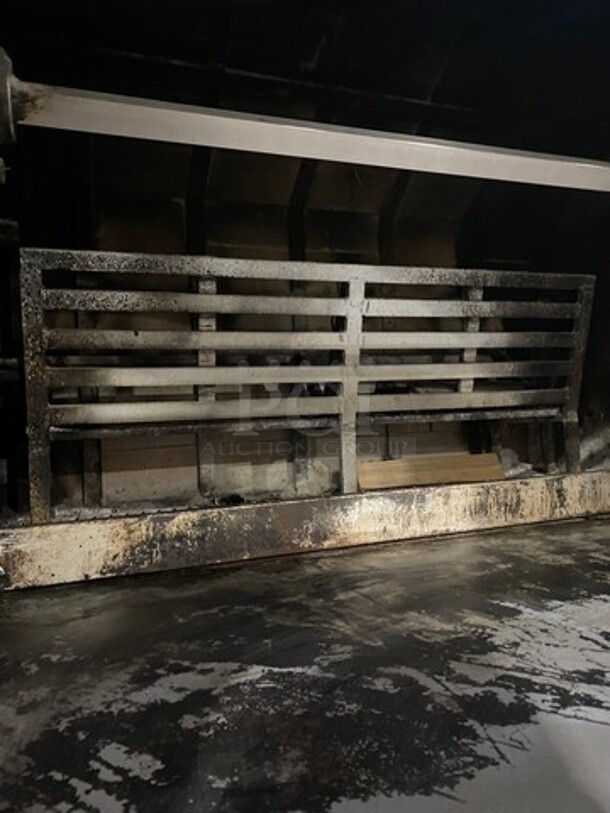 AWESOME! MUST HAVE! LATE MODEL! 2022 Sacar Forni Commercial Wood-Fired Rotisserie Oven! With Copper Panel! Metal With Refractory Bricks! WORKING WHEN REMOVED! Model: DRAGO84 SN: 3851320622 - Image 6 of 12