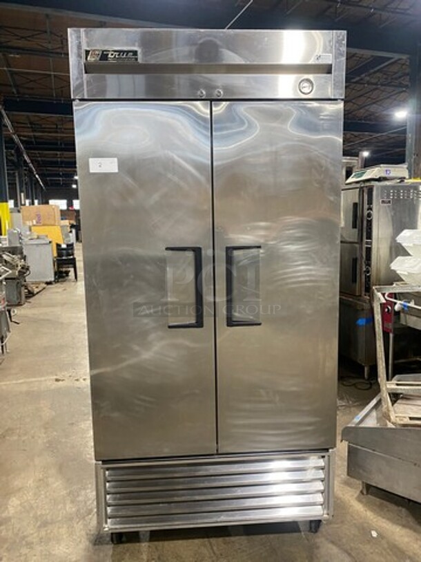Nice! True Commercial 2 Door Reach In Refrigerator! With Poly Coated Racks! All Stainless Steel! On Casters! Working When Removed! Model: T35 SN: 5200512 115V 60HZ 1 Phase