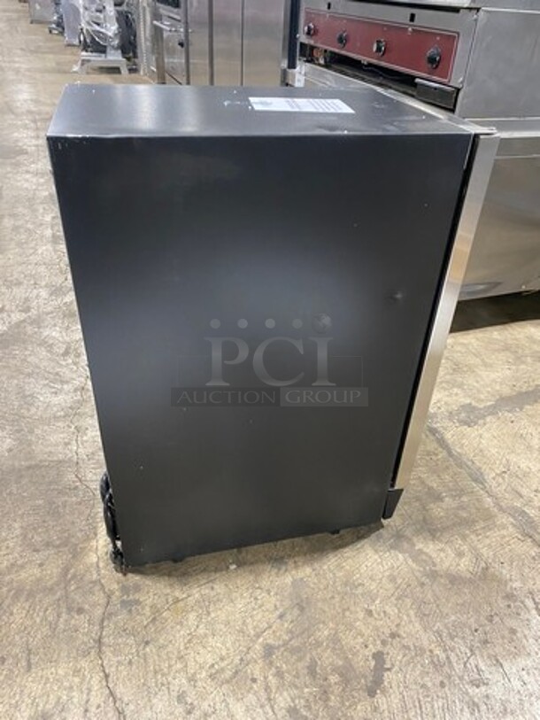 NICE! BRAND NEW! IN THE BOX! Maxx Ice Undercounter Automatic Ice Maker Machine! Model: MIM50 SN: 005009210254 115V - Image 3 of 12