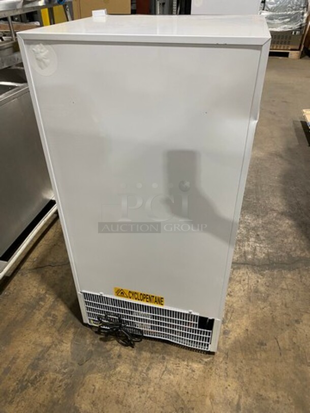 NEW! OUT OF THE BOX! SCRATCH-N-DENT! Whynter Commercial Single Door Reach In Cooler Merchandiser! With View Through Door! With Poly Coated Racks! Model: CBM815WS 115V - Image 4 of 10