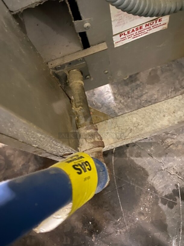 Blodgett Commercial Natural Gas Powered Convection Oven! With View Through Doors! Metal Oven Racks! On Legs! Working When Removed! - Image 7 of 8