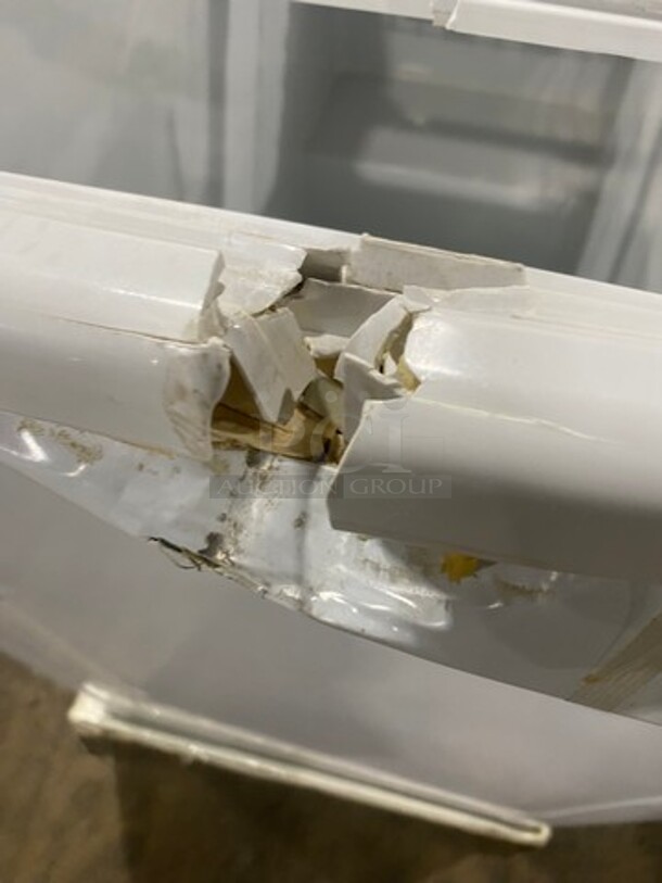 SCRATCH-N-DENT! LATE MODEL! Kelvinator Commercial Reach Down Chest Freezer! With Hinged Top Lid! Model: KCNF073WS SN: F738090 115V - Image 8 of 10