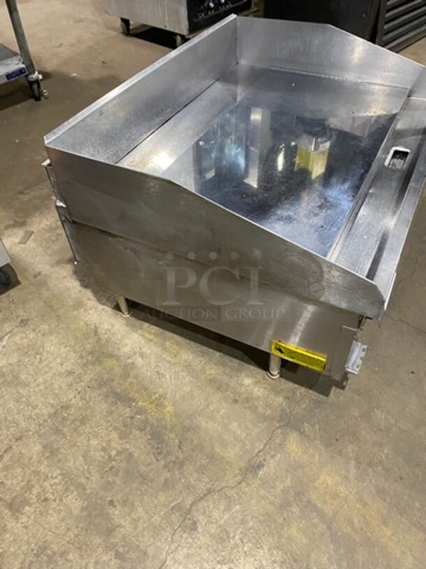 Lang Commercial Countertop Natural Gas Powered Mirror Shine Polish Top Flat Top Griddle! With Back And Side Splashes! All Stainless Steel! On Small Legs! Working When Removed!
 - Image 4 of 8