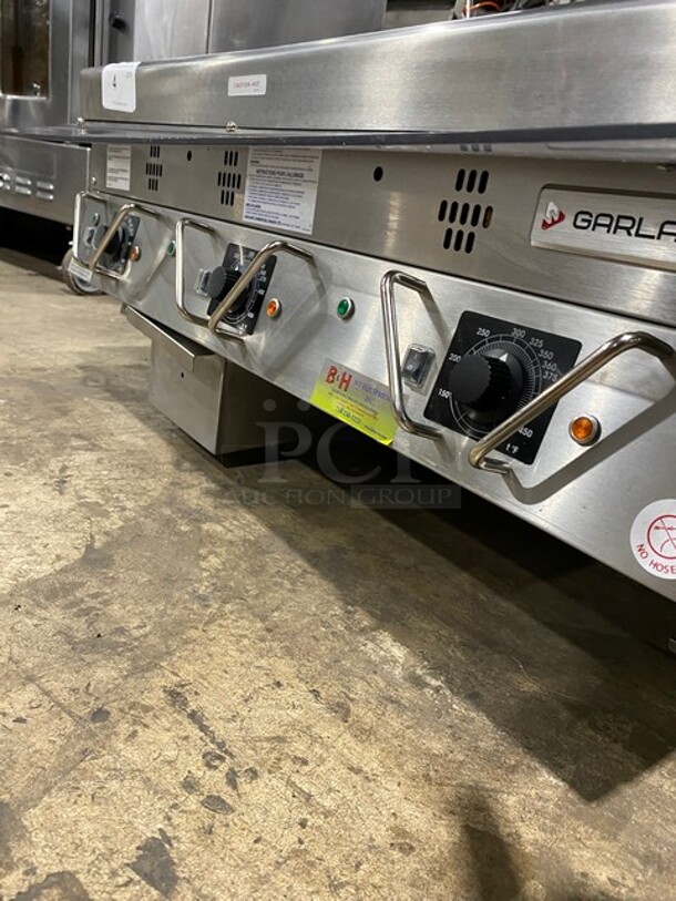 SWEET! BRAND NEW! NEVER USED! RARE FIND! Garland Commercial Natural Gas Powered Mirror Shine/Chrome Top Flat Griddle! Thermostatic Controlled! With Back & Side Splashes! Model GG36H Serial 2305100102118! On Small Legs!  - Image 6 of 9