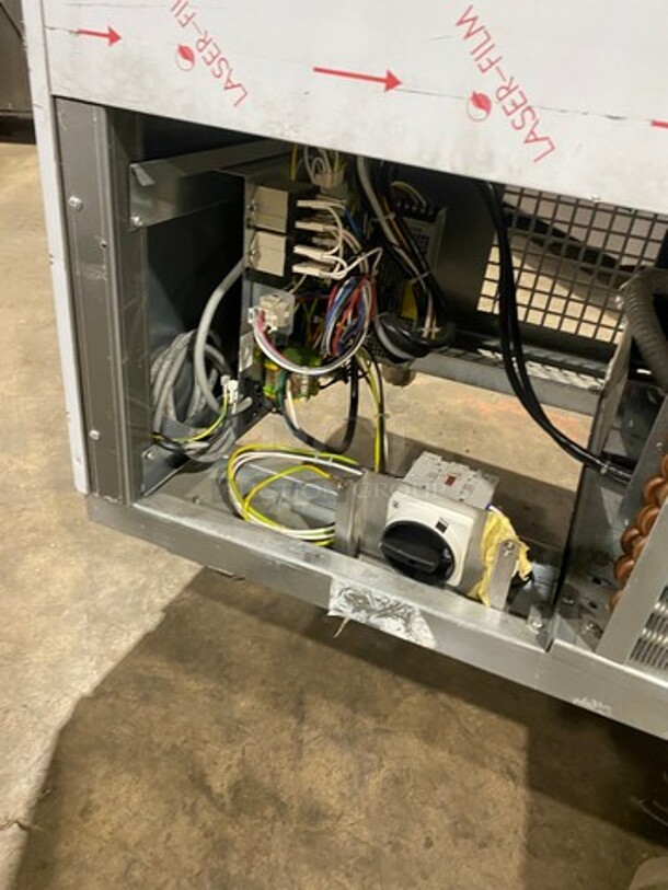 NEW NEVER USED! OUT OF THE BOX! 2016 Ciam Commercial Refrigerated Open Grab-N-Go Display Case! Solid Stainless Steel! MISSING BOTTOM FRONT COVER! Model: MURSTDL6FL15 SN: SN230416 220V 60HZ 1 Phase - Image 9 of 9