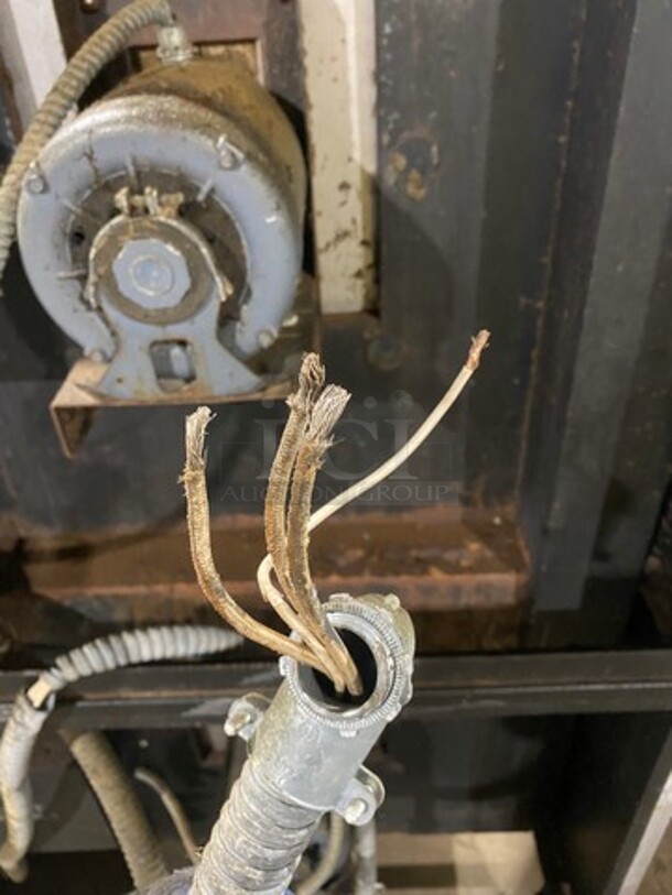 Blodgett Commercial Electric Powered Double Deck Convection Oven! With Metal Oven Racks! All Stainless Steel! On Legs! Model: EZE1 SN: 0780H5416102 208/220V 60HZ 3 Phase - Image 9 of 10