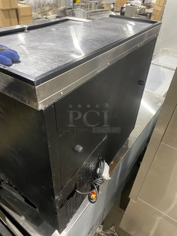 True Refrigerated 1 Top Sliding Door Beer Bootle Cooler! With Speed Rail! TD36-12 Serial 141236! 115V 1 Phase!  - Image 6 of 7