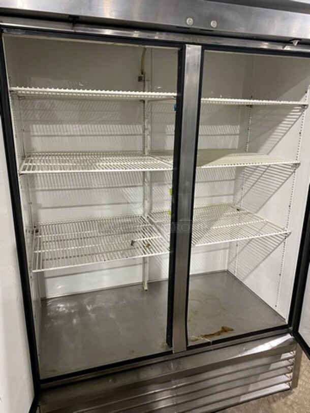 True Commercial 2 Door Reach In Cooler! Poly Coated Racks! All Stainless Steel! Model: T49 SN: 6950022 115V 60HZ 1 Phase - Image 5 of 10