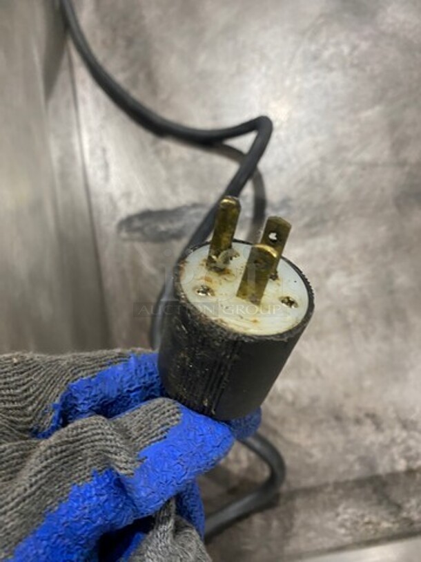 MagiKitch'n Commercial Countertop Gas Powered Flat Top Griddle! With Back And Side Splashes! All Stainless Steel! On Small Legs! - Image 9 of 9