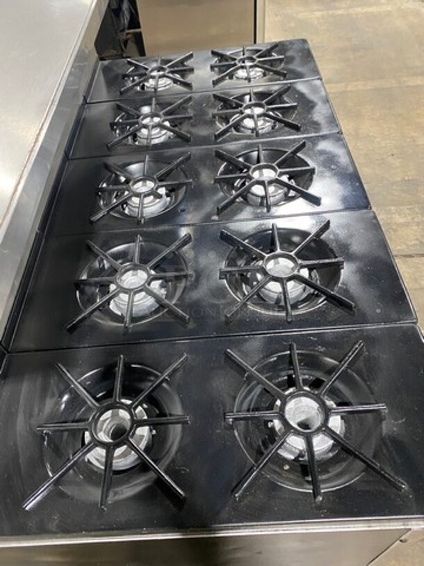 GREAT! Southbend Commercial Natural Gas Powered 10 Burner Stove! With Raised Back Splash And Salamander Shelf! With 2 Full Size Oven Underneath! All Stainless Steel! On Legs! Model: 320D SN: 20N04G53572 - Image 5 of 11