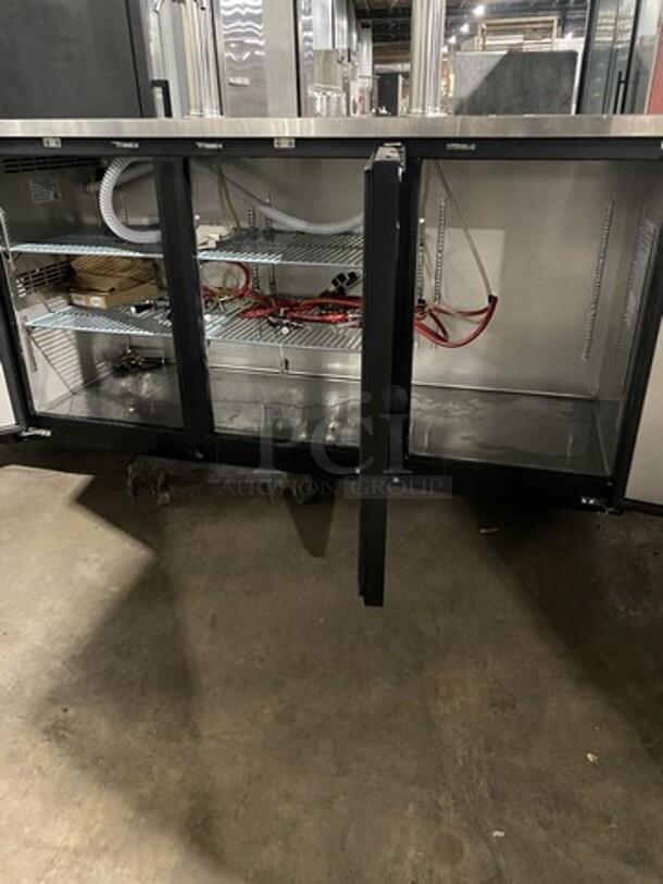 LATE MODEL! Avantco 3 Door Refrigerated 4 Tap Beer Kegerator! Model 178UDD378 Serial 913343001! 115V 1 Phase!  - Image 9 of 12