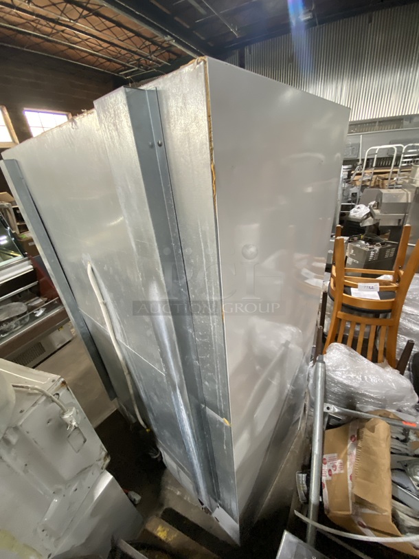 MASTER-BILT Metal Commercial 2 Door Reach In Freezer Merchandizer! MODEL:BLG-48HD SN:LV486729!  - Image 5 of 10