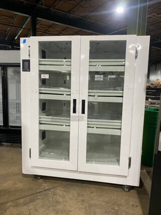 COMMERCIAL URBAN CULTIVATOR Model Commercial 001 Serial VLL-1804-104P3
120 Vac/60Hz